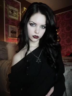 A post by @natalieundead on TikTok caption: #soultied #babiejulez #vampire #goth #gothic #alternative #twilight #fyp #foryou 