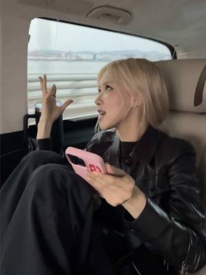 A post by @roses_are_rosie on TikTok caption: on my way to @JENNIE 