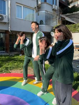A post by @ferideozdinco on TikTok caption: Yeni videoyu izlemeyen var mı????