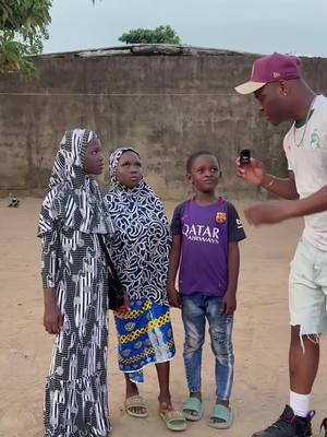 A post by @micro2rouen on TikTok caption: Quel pays en Afrique tu veux visiter ?