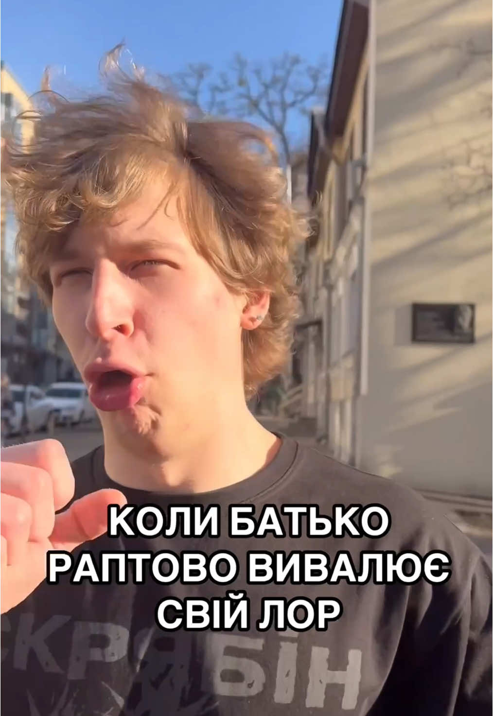 A post by @lesfleuresss on TikTok caption: Постав лайк якщо поважаєш мою маму В ролі мене - я, в ролі Баті - щасливий я, в ролі "щастя" - @Inzhur REIT 