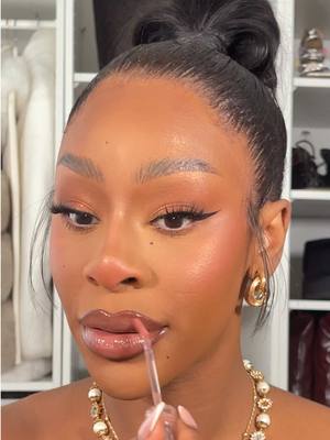 A post by @itsmariammusa1 on TikTok caption: 😮‍💨👌🏾 - honestly letting tik tok randomly pick my songs? #mariammusa #blackgirlmakeup #makeup 