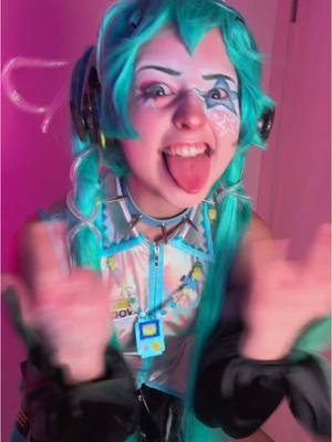 A post by @endomarf on TikTok caption: Screamer at the end #makeup #hatsunemiku #hatsunemikucosplay #cosplay 