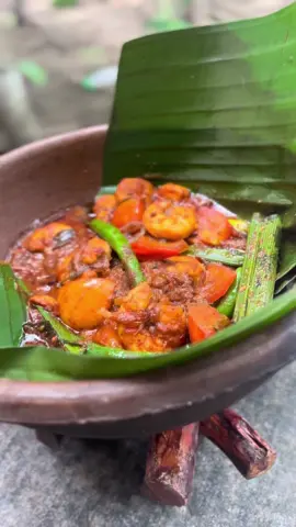 A post by @cuisineofsrilanka on TikTok caption: ඉස්සෝ මිරිසට කමුද .. #whattocook 