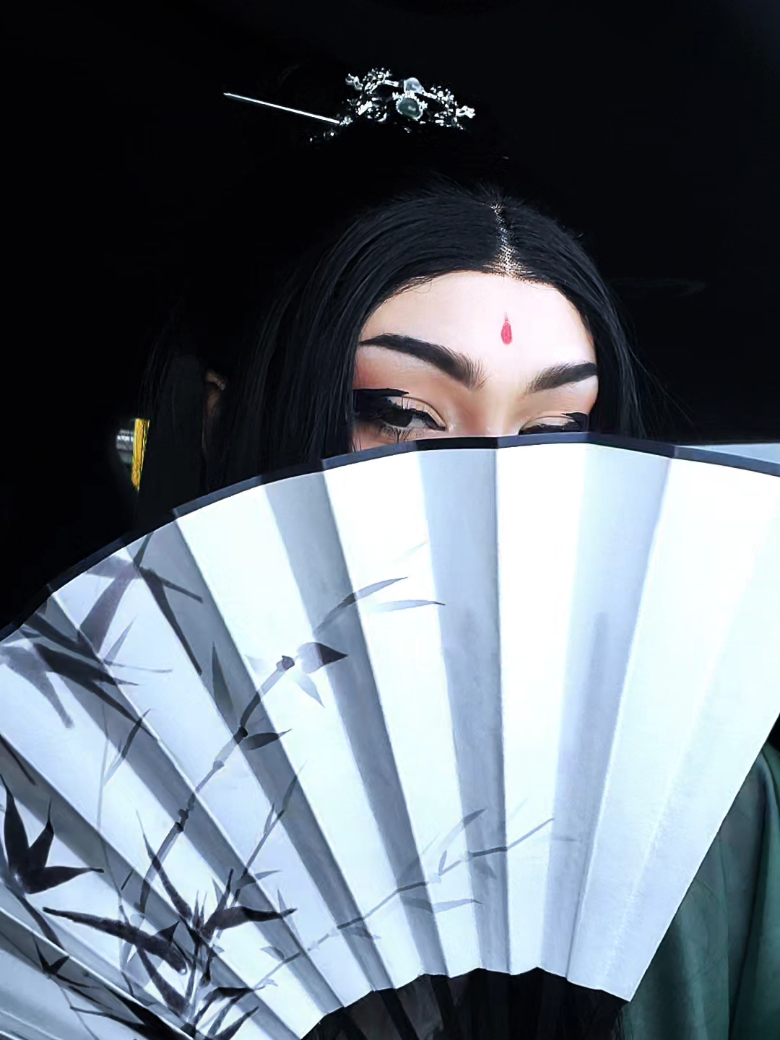 A post by @shinkoro_k on TikTok caption: 🍃 sesh before comicon!!! #torontocomicon #shenqingqiu #shenyuan #shenqingqiucosplay #svsss #mxtx 