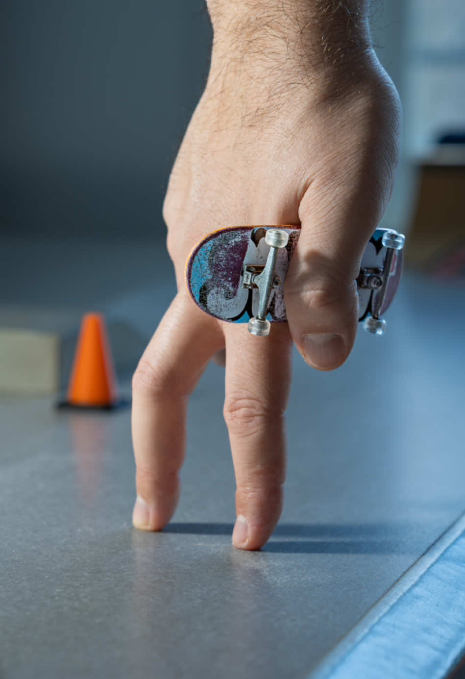 A post by @stonedboarder on TikTok caption: 1 or 2? 🧼✨ #fingerboarder #fingerboard #fingerboards #skatelife #fingerskate #fyp #skatespot #techdeck #sk8 #miniature #fingerboarding 