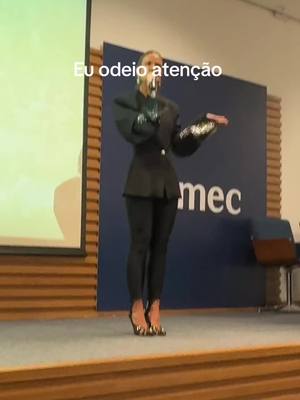 A post by @leleburnier on TikTok caption: KKKKKKKKKKKK to passando mal com essa trend porque ela é 100% eu 