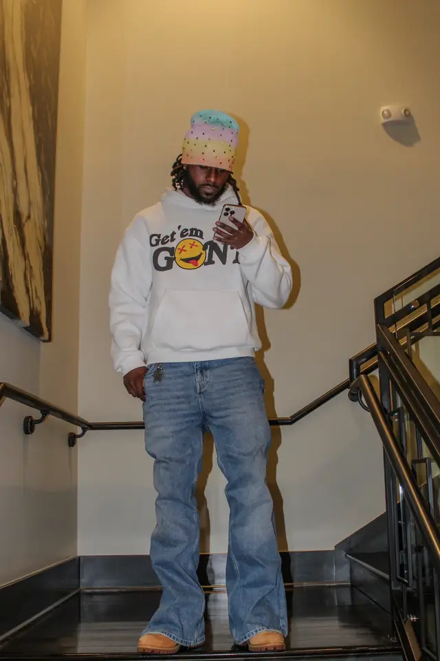 A post by @mahdgueyfr on TikTok caption: LYFE 🙏🏾 guey go new crib overly blessed 🤞🏾y’all want some new guey ? 🤔#fyp #fypシ #fashion 