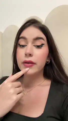 A post by @sofiasantino on TikTok caption: POGRAMA COM QUEM? (assistam o com a lala @weulersants 