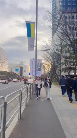 A post by @rishikj1 on TikTok caption: ලෝකෙ ලස්සනට හදල තියෙන්න බලන්න යන්නලු අපේ මල්ලි තමයි කිව්වෙ😅🥰🫂@Rosha🇰🇷 #tiktok #rishiinkorea #foryoupage #foryou #flypシ #lottetower 