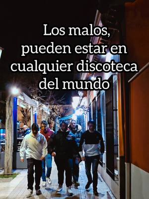 A post by @sergioelportero on TikTok caption: Habrá muchos comentarios diciendo que si al plomo o al acero les da igual lo que sean los porteros, ésos cobardes tienen razón, pero el 90% de las ag€si0nes contra porteros, son a mano limpia, si con este vídeo, logro que uno sólo se lo piense, habré evitado que un compañero tenga un problema. There will be many comments saying that if lead or steel doesn't care what goalkeepers are, those cowards are right, but 90% of the attacks against bouncers are bare-handed. If with this video, I can make even one person think about it, I will have prevented a colleague from having a problem. @Miguel Angel Lozano “Colombo” @Jhosi MMA @jiujitsupills  #Viral 