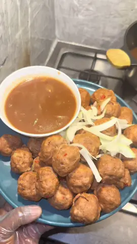 A post by @gnamadiaby1 on TikTok caption: bantou poulette de poulet #guineenne224🇬🇳 #cuisineguineenne #cuisine #coutumeguineenne #lafidiguineen #humoriste #affairagetv #leparadis 