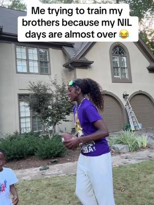 A post by @flaujaee on TikTok caption: They Don’t Listen, We Not Getting The Bag @The NIL Momager  🤣😂😂 #flaujae #lsu #nil #fyp 