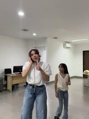 A post by @gisel_laaa on TikTok caption: join trend #anxiety #doechiitrend bareng sama Gem pake plump balm kesukaan Gempii❤️❤️ 
