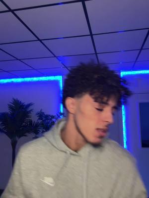 A post by @wakil0u on TikTok caption: Violetta je t’aime 🥺