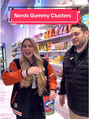 A post by @sugardaddysgang on TikTok caption: Hugues, notre amateur de Nerds, teste les Nerds Gummy Clusters Berry Punch Rush ! 🍬🍭 #tastetest #nerds #candy #bonbon #sugardaddys @Anne-Sophie Bédard porte un jacket de @Lajetsociety 