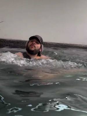 A post by @pacodemiguel on TikTok caption: Tienes que moverte en la alberca para entender bien el chisme JAJAJA #comedia #pacodemiguel #alberca 