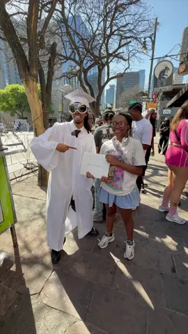 A post by @zaehd on TikTok caption: SXSW GRADUATION DAY!¡🎓📚🔥⭐️ #fyp #sxsw #zaehd #yoyo #viral #uhyuh #lehdoit 