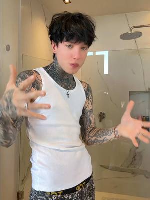 A post by @therealcry on TikTok caption: GRWM para ir a Balenciaga por mi regalito #grwm #fyp #parati #cry #humor 