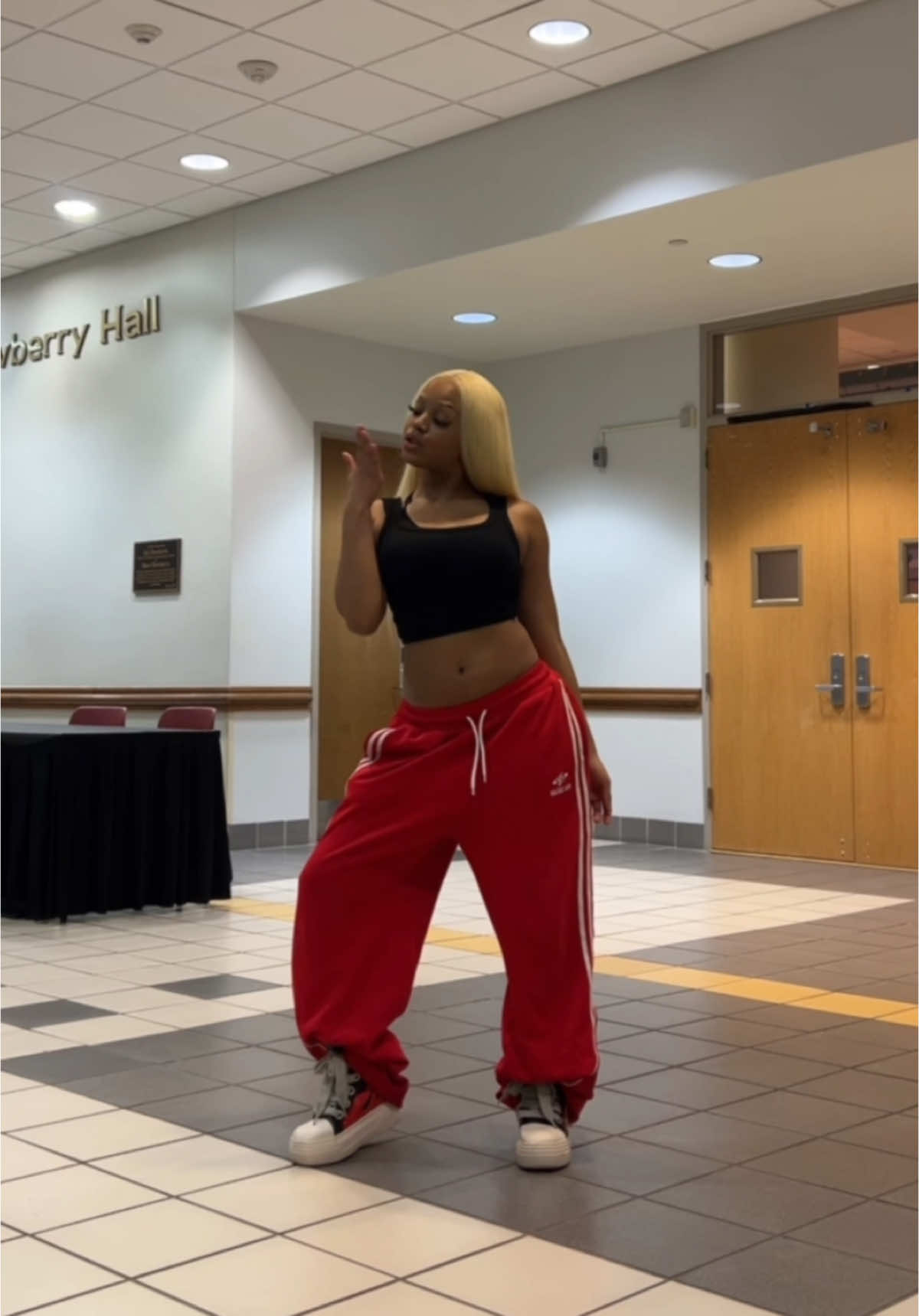A post by @layy.exe on TikTok caption: like jennie?  @JENNIE @JENNIE HQ #likejennie #jennie #blackpink #kpop #kpopfyp #choreography #fyp #fypシ #fyppppppppppppppppppppppp #layyexe 