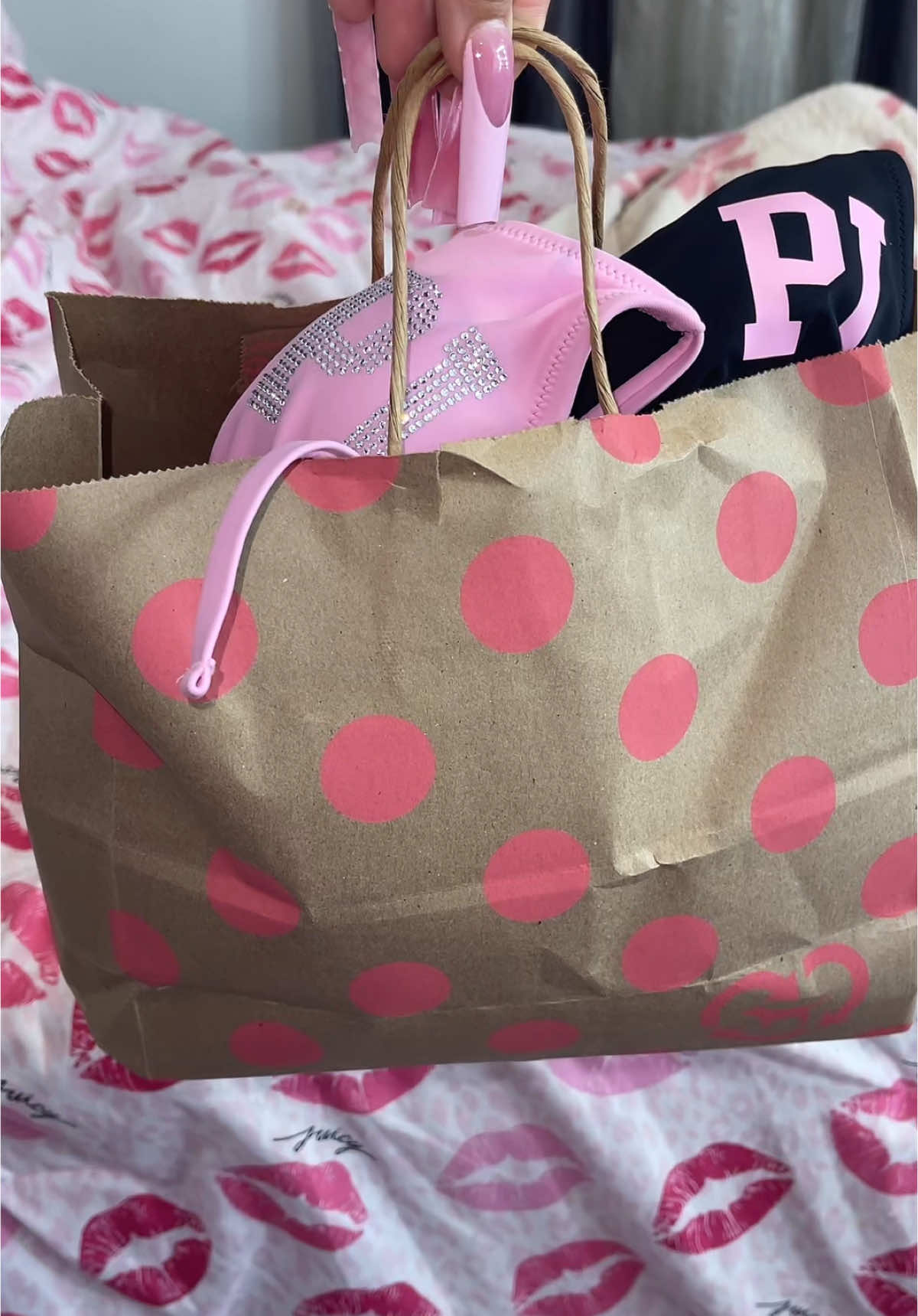 A post by @soprettyshell on TikTok caption: Score 💪🏽🎀  #victoriassecrethaul #pinkhaul #pinkvictoriasecret #girlythings 