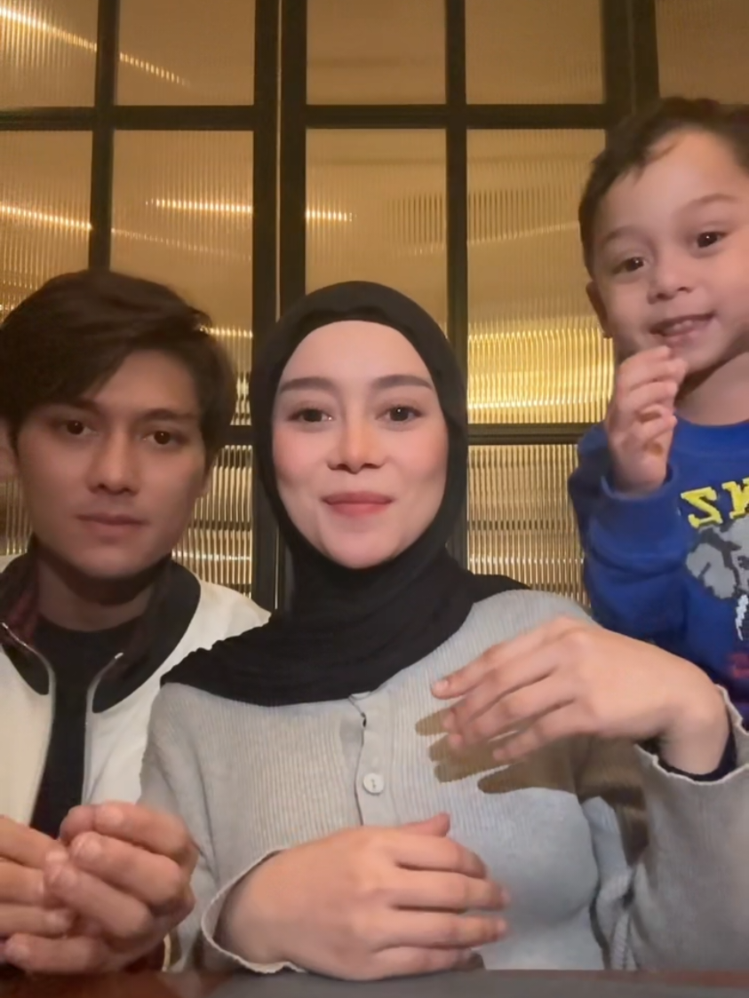 A post by @mrizkybillar on TikTok caption: sekali-sekali ikut trend tiktok kayak gen z 😂