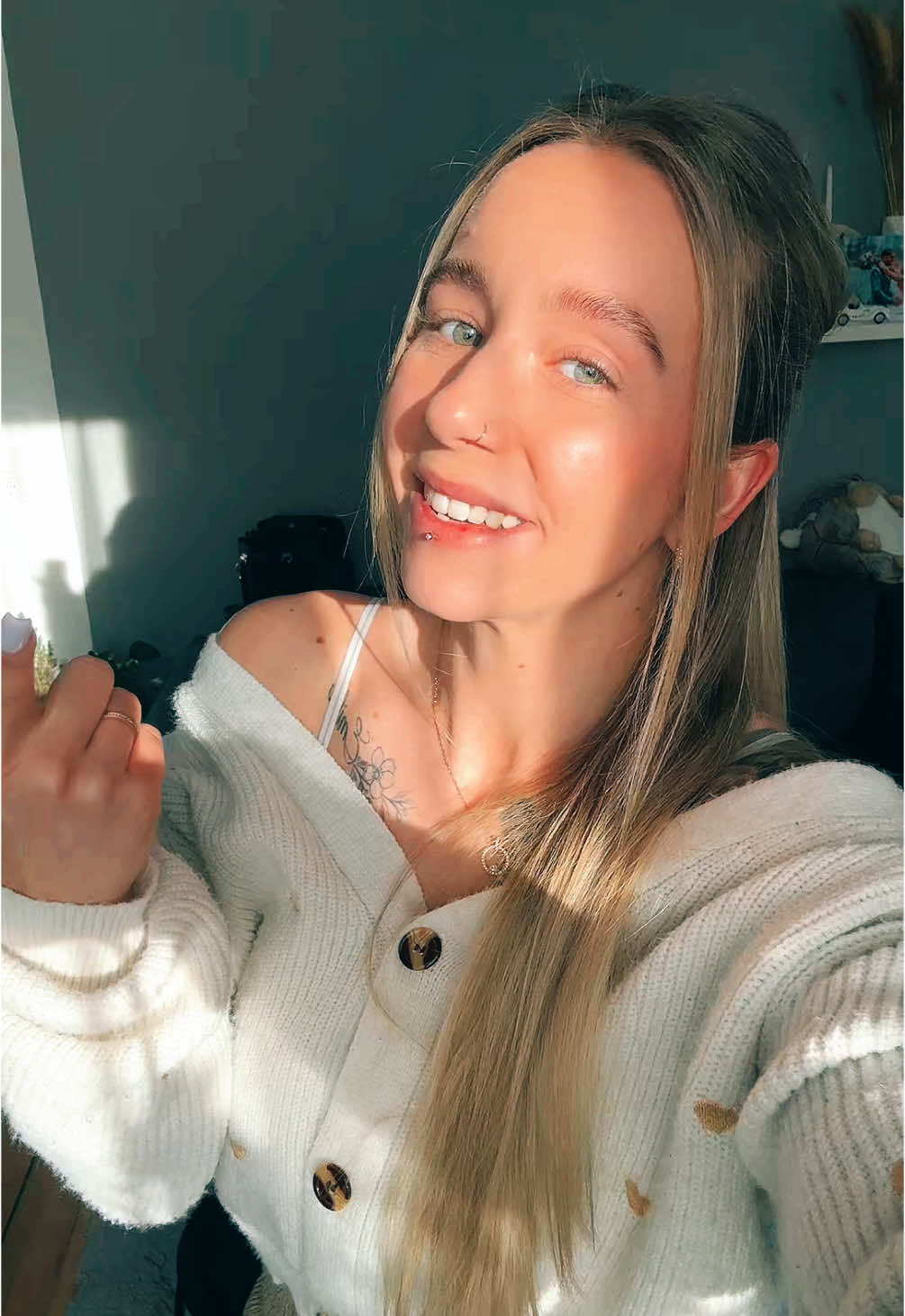 A post by @samiiiiiraaaaaa on TikTok caption: 🫶🏻🫶🏻🫶🏻