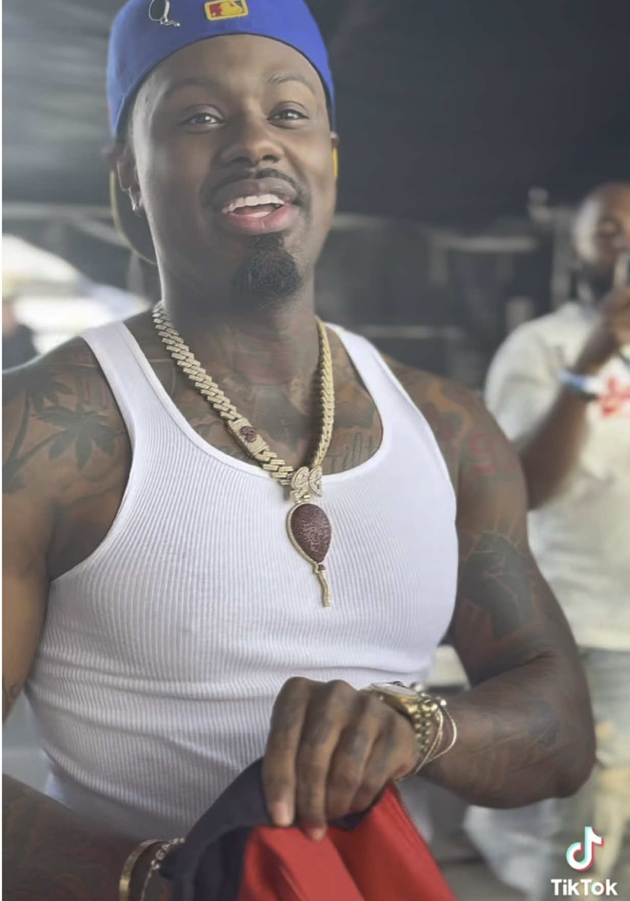 A post by @showgreat on TikTok caption: I Gotta Thang For Ya Too BabyGirl 🙂‍↕️🤞🏾.. Shoutout @StevenGEdits #fyp #foryoupage #fypシ #losangeles #goodmusic 