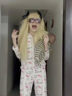 A post by @fontesjo on TikTok caption: como cuando no hay clases y tu ni lo sabías 👩🏼👧🏼👶🏾