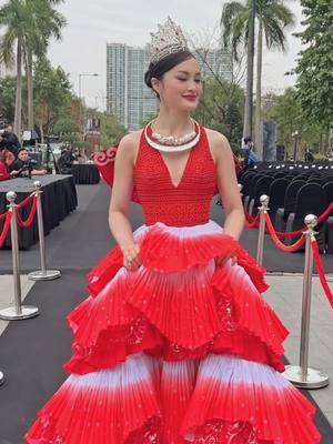 A post by @payengxalor1 on TikTok caption: ✨ ຮ່ວມງານ ຖະແຫຼງຂ່າວ ຂອງ Global Student Fashion Week  2025 ມື້ທໍາອິດ ທີ່ ຮ່າໂນ້ຍ, ຫວຽດນາມ.  —————————- —————————- ———— • ຕຸ້ມຫູ ແລະ ມົງກຸດເພັດແທ້ຈາກ Phetphathai jewelry ຮ້ານເພັດພະໄທ ຈິວເວີລີ້ • make up by Thanh Huyền • Hair by Ngọc Nguyễn, Ngọc Khiếu, and Tô Ánh Hồng #payengxalor #missuniverslaos2022 #top16missuniverse2022 #globalstudentfashionweek2025 