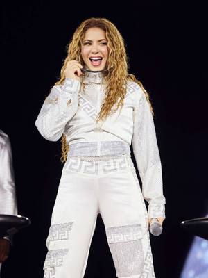 A post by @shakira on TikTok caption: Gracias Guadalajara!!  Ha sido increíble!! Dos noches cantando conmigo desde la primera hasta la última!!! Los quiero mucho! ❤️ #LMYNLWorldTour 