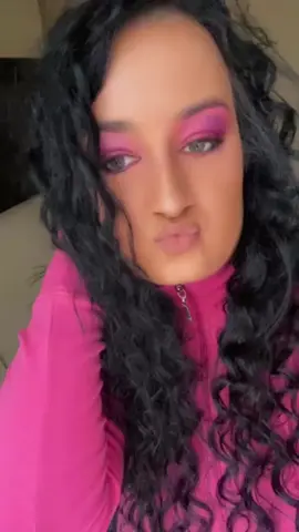 A post by @assilen_roxana on TikTok caption: #foryoupage❤️❤️ #powerwomen💓🙏🏻🙋🏻‍♀️🤟🏼 