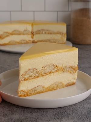 A post by @on_est_gourmands on TikTok caption: Tiramisu mangue passion Pour imbiber les boudoirs : 100g de purée de mangue  50g de purée de fruit de la passion  50g d'eau  20g de sucre  Verser tout dans une casserole, porter à ébullition puis laisser refroidir. Pour la crème : 4 jaunes d’oeufs 500g de mascarpone  50g de sucre en poudre  50g de purée de mangue  250g de crème entière froide  Fouetter les jaunes d'œufs avec le sucre, ajouter le mascarpone puis la purée de mangue. Fouetter la crème froide puis incorporer la au mélange mascarpone. 🇬🇧 To soak the ladyfingers: 100g mango puree 50g passion fruit puree 50g water 20g sugar Pour everything into a saucepan, bring to a boil, then let cool. For the cream: 4 egg yolks 500g mascarpone 50g caster sugar 50g mango puree 250g cold heavy cream Whisk the egg yolks with the sugar, add the mascarpone, then the mango puree. Whisk the cold cream, then fold it into the mascarpone mixture.