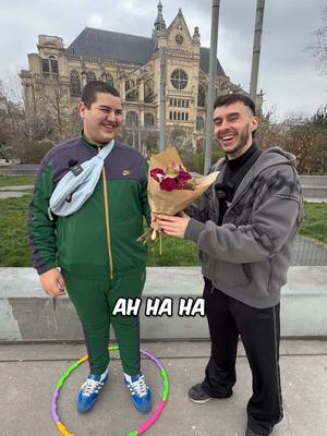 A post by @gabinouvilla on TikTok caption: Si tu sors pas du cerceau tu gagnes tout ce que tu veux ! @Ogeman de la team Nasdass est avec nous ! En mode Dark OG ! #defi #videodrole #cadeau 