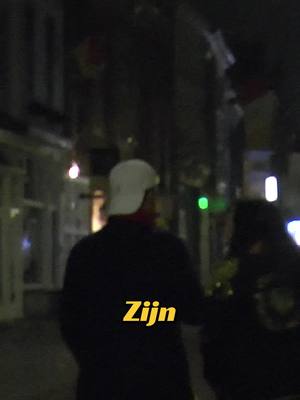A post by @officialbenderbij on TikTok caption: Tegenpolen trekken elkaar aan hè! 🐝