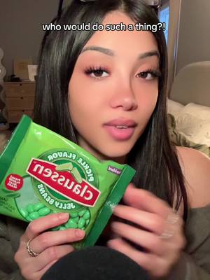 A post by @sassysoundsasmr on TikTok caption: NOOOOOOOOO #asmr #pickle #fyp 