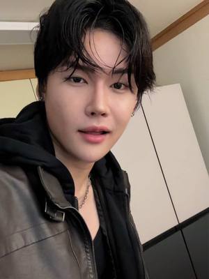 A post by @yun_tuyo on TikTok caption: eu tó vidrado em vocé 🫦