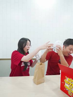 A post by @dangthuhaf on TikTok caption: Unbox blindbox Thỏ 7 Màu đến khi ra secret #dangthuhaf #schannel #dangthuha #CircleK #CircleKVietnam 