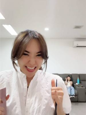 A post by @gisel_laaa on TikTok caption: Gemes bgt yg belakang ikutan joget 😛 #madamegie #fyp 