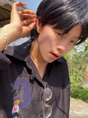 A post by @thily4545 on TikTok caption: Bị flop dữ 🥲#TikTokAwardsVN #TikTokAwardsVN #CapCut #xuhuong 