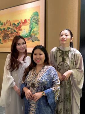 A post by @ayutingting on TikTok caption: Buka dengan yg manis bersama cewe” puitis seperti kami 😝✌🏻 aaahhaaayyyy..bisa aja kallleeee 💋🤣 @Hesti Purwadinata @Kiky Saputri 