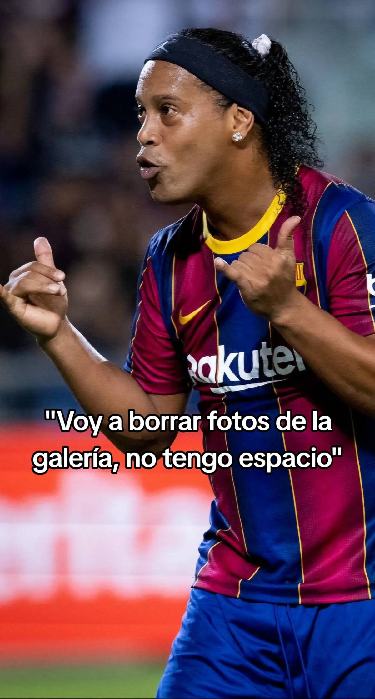 A post by @ronaldinho on TikTok caption: 🏆❤️💙 #fcbarcelona #ChampionsLeague #ronaldinho 