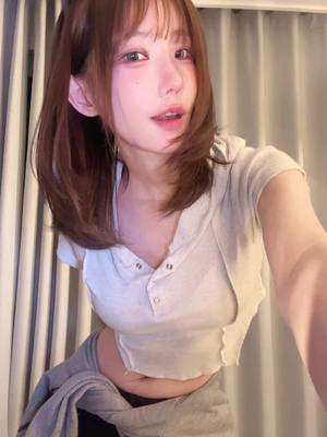 A post by @magenta6262 on TikTok caption: 부리 부리 🎶 #cosplay #dance #y2k #마젠타 #qwer #phonk #meme #challenge #anime #fyp #trend #glasess #magenta #explore 