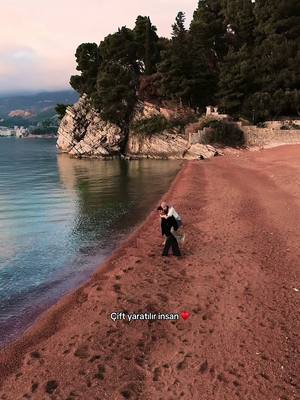 A post by @yesimresmi1 on TikTok caption: #CapCutAmor 