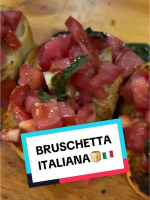 A post by @chefrobertaofficial on TikTok caption: ⚠️🇮🇹 COMO HACER LA BRUSCHETTA ITALIANA 🍞🍅 ⚠️Nota: El pan recomendado para la bruschetta es el "Pane Casereccio" o el "Pane Toscano", sin embargo, no se encuentran fácilmente fuera de Italia. ¡Por eso decidimos utilizar en la receta un pan accesible a todos! Utiliza el Pan duro que tienes en Casa! ⚠️Esplora Todo Nuestro Mundo Aqui!↙️ https://linktr.ee/ChefRobertaAromaRoma (Link en la Bio) 📌 ¿Interesado en Cursos (online o presenciales en Costa Rica), Consultas o más Información? ZOOM GRATUITO con la Chef ✉️ Escríbenos a: chefrobertaescuela@gmail.com 📞 Contáctanos vía WhatsApp: +506 6214-4553 ⚠️📚LIBRO GRATUITO! ¡5 recetas saladas y 1 dulce para cocinar "Como en Italia" 🇮🇹http://tiny.cc/ComoEnItaliaChefRoberta (Link Directo en en Perfil)   #aromaromacostarica #sanjose #sanjosecostarica #aromaromasanjose #pizzacostarica #pizzaitaliana #aromaromapizzeria #pizzatime #pizzaromana #pizzachefroberta #senticomescrocchia #chefrobertarecetas #pizzalover #pizzaencostarica #food #pizzaencasa #chefroberta #comida #comidaitaliana #pasta #recetas #recetaschefroberta #recetasitalianas #palaromana #pizzaromana #pizzapalaromana #palaromanachefroberta #pizzachefroberta