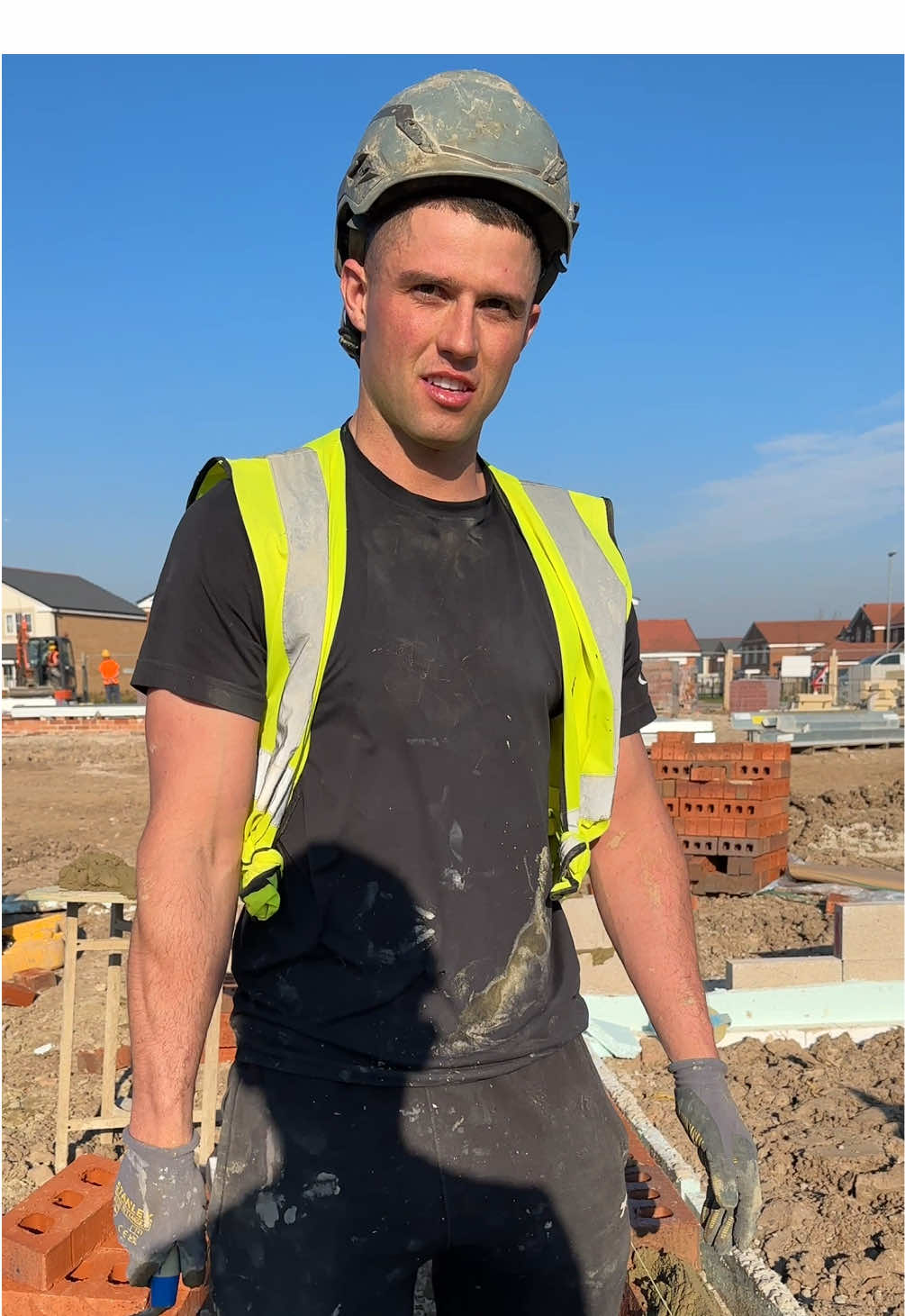 A post by @trenchkidbricklaying on TikTok caption: #apprenticelife #bricktok 