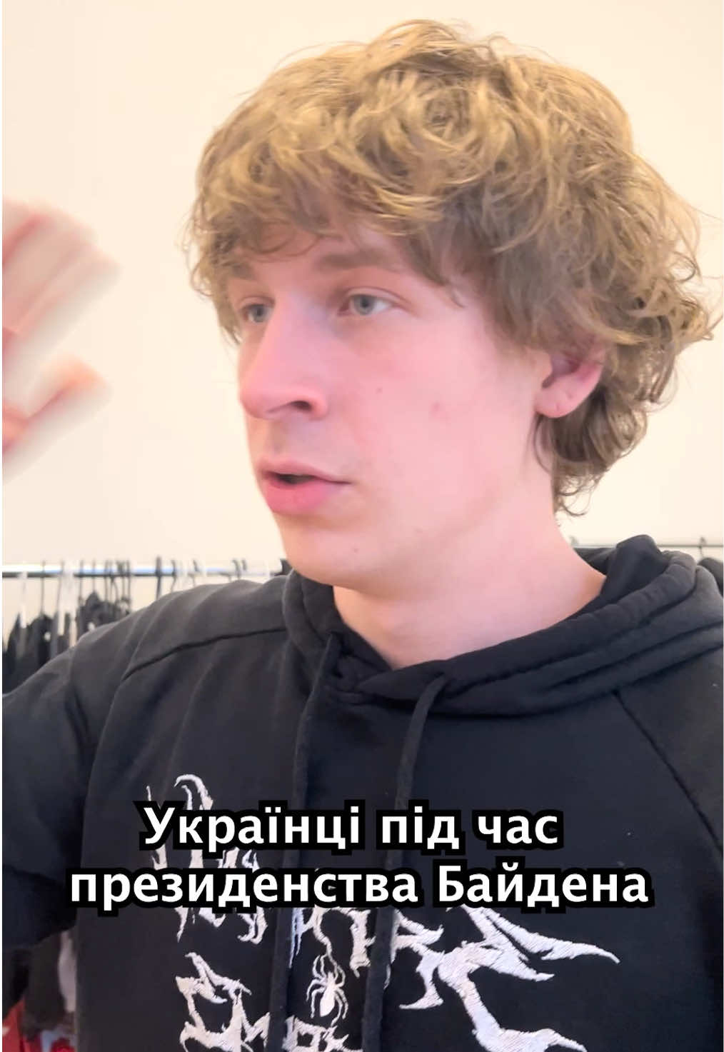 A post by @lesfleuresss on TikTok caption: Оце життя було при бідоне, єхххх Хворію але всеодно зняв вам прикол! 
