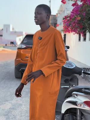 A post by @abdoulwahabdieye on TikTok caption: Ak khewël gu neex ❤️❤️😁 #orange 