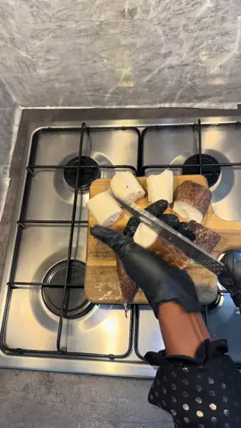 A post by @gnamadiaby1 on TikTok caption: khouti guinéen #guineenne224🇬🇳 #cuisineguineenne #coutumeguineenne #leparadis 