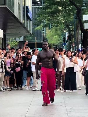 A post by @a_k_da_don on TikTok caption: Bodybuilder in public reaction 😳#fyp #confidence #xyzcba #melanin #blackmen #philippines #model #Lifestyle 